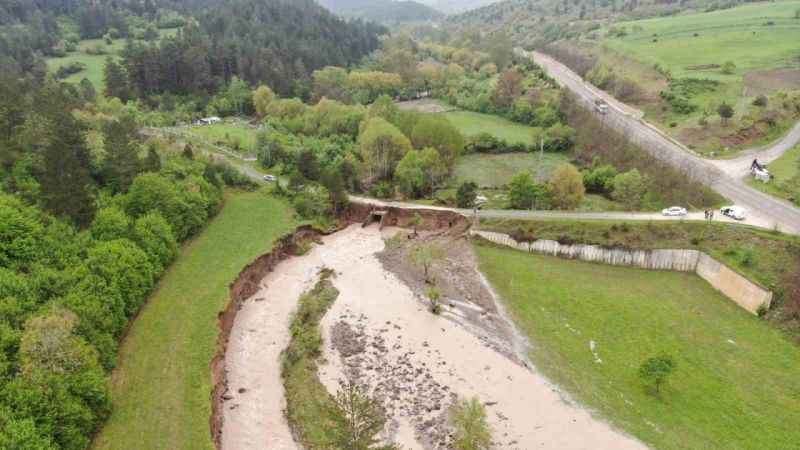 Kastamonu’da sel yüzünden yol çöktü, tarım arazileri sular altında kaldı