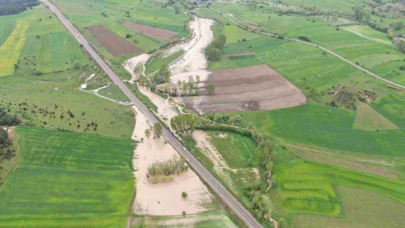 Kastamonu’da sel yüzünden yol çöktü, tarım arazileri sular altında kaldı
