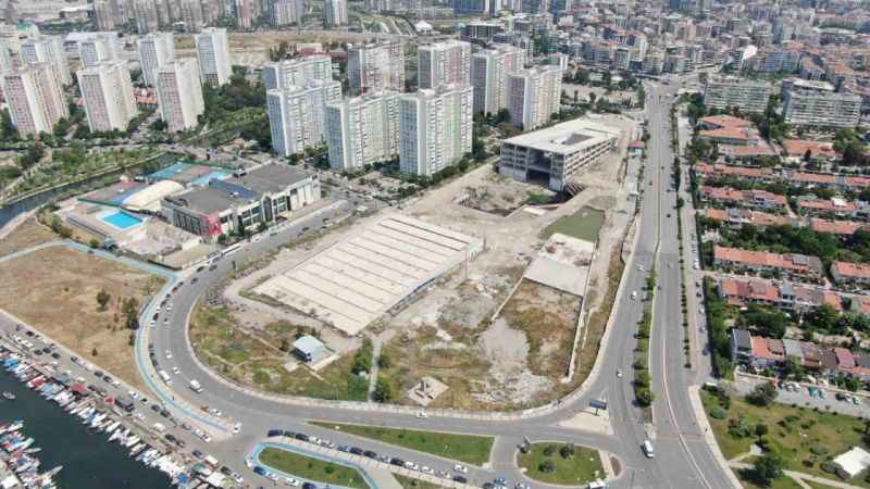 İzmir'de yılan hikayesine dönen opera binası İzmir'de yılan hikayesine dönen opera binası