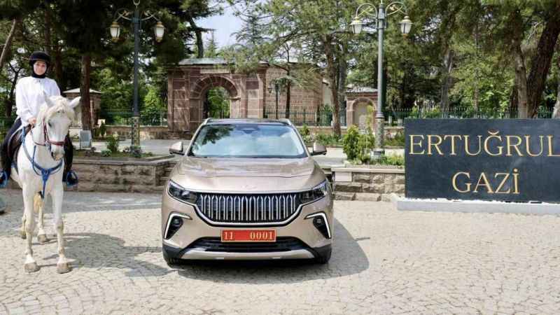 Türklerin ilk aracıyla son aracı yan yana Türklerin ilk aracıyla son aracı yan yana