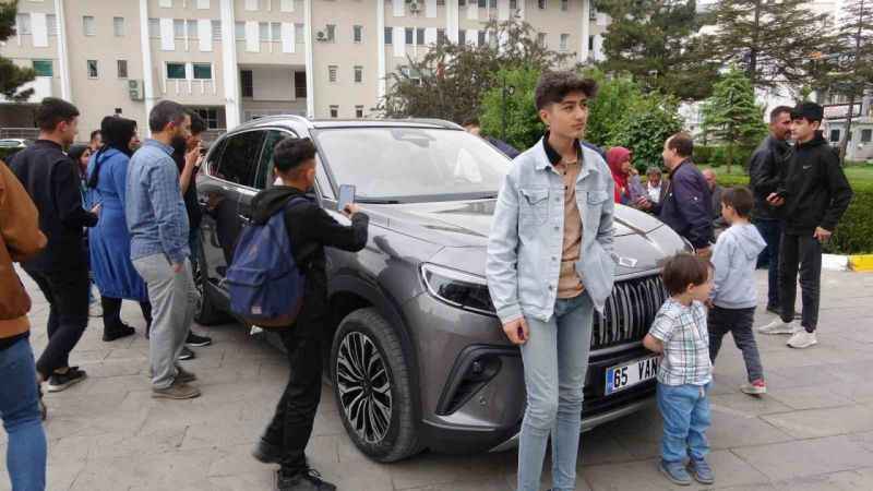 Togg Vanlıların gönlünü fethetti Togg Vanlıların gönlünü fethetti