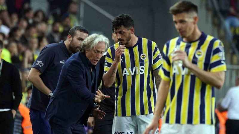 Fenerbahçe tribünlerinde ’yönetim istifa’ sesleri Fenerbahçe tribünlerinde ’yönetim istifa’ sesleri