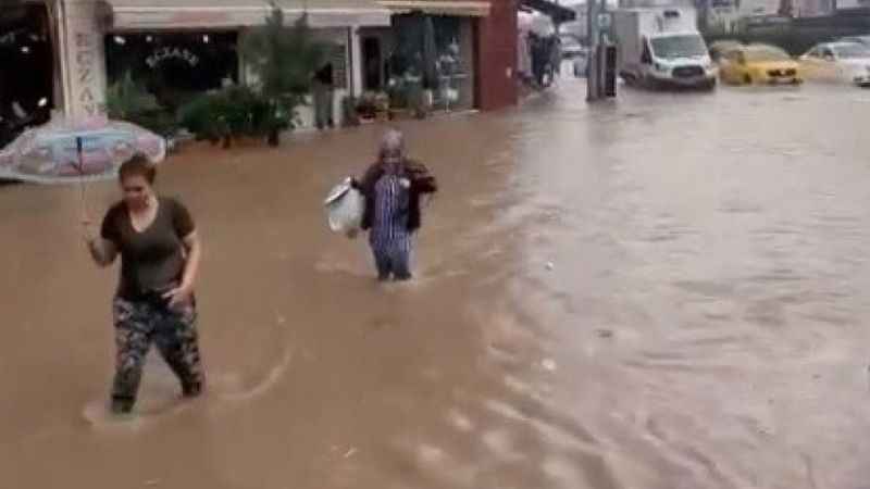 Ankara'dan sonra İzmir de sular altında Ankara'dan sonra İzmir de sular altında