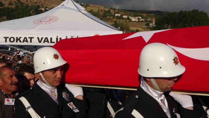Şehit polis son yolculuğuna uğurlandı Şehit polis son yolculuğuna uğurlandı