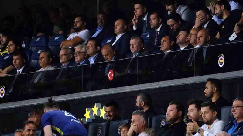 Vincenzo Montella, Fenerbahçe - Nordsjaelland maçında Vincenzo Montella, Fenerbahçe - Nordsjaelland maçında