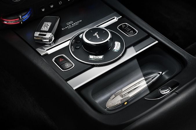 Rolls-Royce özel modeli Black Badge Wraith Black Arrow'u tanıttı Rolls-Royce özel modeli Black Badge Wraith Black Arrow'u tanıttı