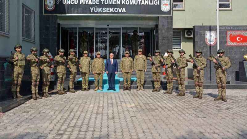 Bakan Güler, Hakkari’de bulunan 3’üncü Piyade Tümen Komutanlığında inceleme ve denetlemelerde bulundu Bakan Güler, Hakkari’de bulunan 3’üncü Piyade Tümen Komutanlığında inceleme ve denetlemelerde bulundu