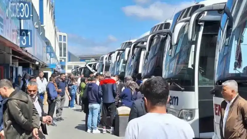 15 Temmuz Demokrasi Otogarı’nda ’Bayram’ yoğunluğu sürüyor 15 Temmuz Demokrasi Otogarı’nda ’Bayram’ yoğunluğu sürüyor