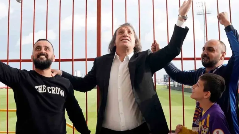 Şampiyon Eyüpspor kupasını kaldırdı Şampiyon Eyüpspor kupasını kaldırdı