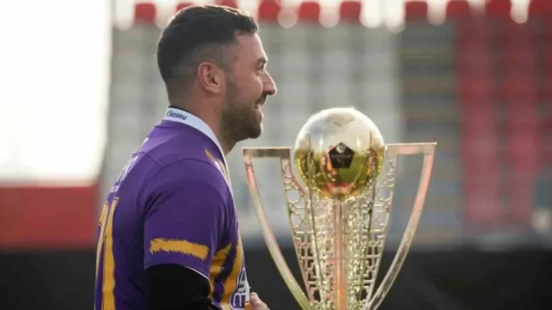 Şampiyon Eyüpspor kupasını kaldırdı Şampiyon Eyüpspor kupasını kaldırdı