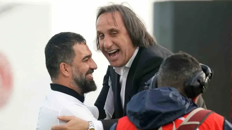 Şampiyon Eyüpspor kupasını kaldırdı Şampiyon Eyüpspor kupasını kaldırdı