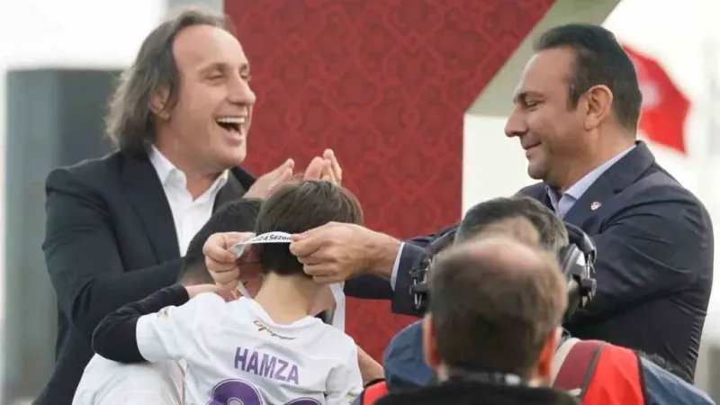 Şampiyon Eyüpspor kupasını kaldırdı Şampiyon Eyüpspor kupasını kaldırdı