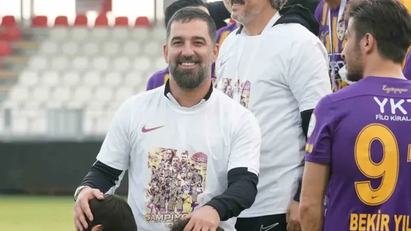 Şampiyon Eyüpspor kupasını kaldırdı Şampiyon Eyüpspor kupasını kaldırdı