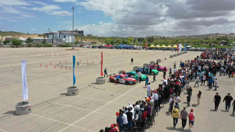 Gaziantep Auto-Drift Fest muhteşem gösterilere sahne oldu Gaziantep Auto-Drift Fest muhteşem gösterilere sahne oldu