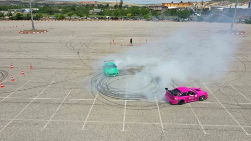 Gaziantep Auto-Drift Fest muhteşem gösterilere sahne oldu Gaziantep Auto-Drift Fest muhteşem gösterilere sahne oldu