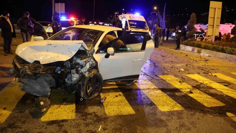 Nevşehir’de otomobil ile hafif ticari araç çarpıştı: 9 yaralı Nevşehir’de otomobil ile hafif ticari araç çarpıştı: 9 yaralı