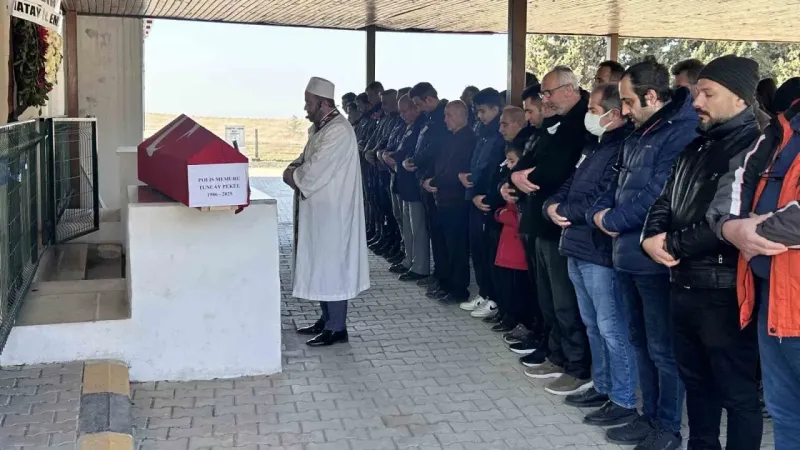 Kalp krizi geçiren polis memuru hayatını kaybetti Kalp krizi geçiren polis memuru hayatını kaybetti