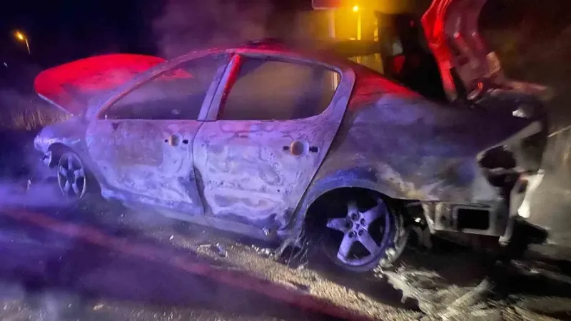 Seyir halindeki otomobil alev aldı Seyir halindeki otomobil alev aldı