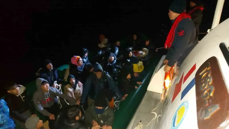 İzmir açıklarında 40 göçmen kurtarıldı İzmir açıklarında 40 göçmen kurtarıldı