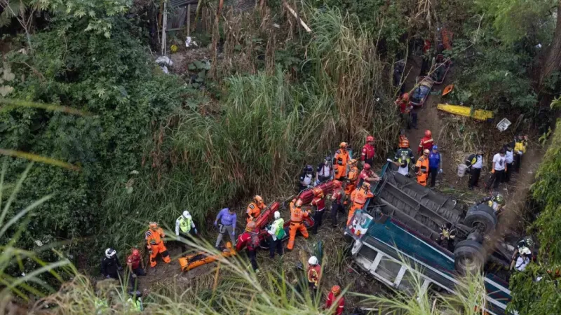 Guatemala’da yolcu otobüsü köprüden düştü: 51 ölü Guatemala’da yolcu otobüsü köprüden düştü: 51 ölü