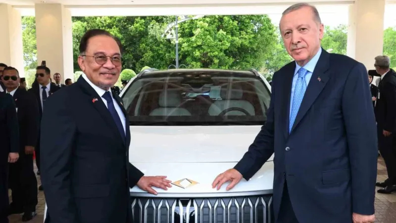Malezya Başbakanı Enver İbrahim’e TOGG jesti Malezya Başbakanı Enver İbrahim’e TOGG jesti