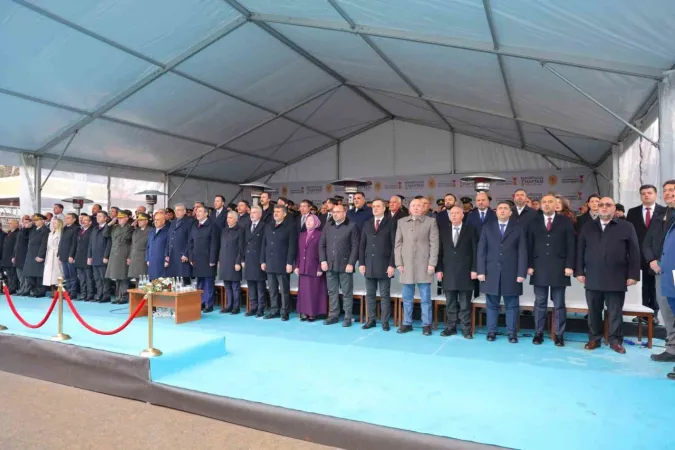 Cumhurbaşkanı Yardımcısı Yılmaz: "Deprem bölgemize 2,6 trilyon lirayı aşan yatırımlar yaptık" Cumhurbaşkanı Yardımcısı Yılmaz: "Deprem bölgemize 2,6 trilyon lirayı aşan yatırımlar yaptık"