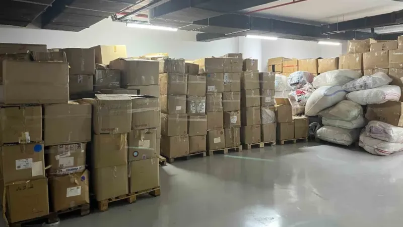 Esenyurt'ta skandal: Deprem yardımları 2 yıl sonra depodan çıktı Esenyurt'ta skandal: Deprem yardımları 2 yıl sonra depodan çıktı