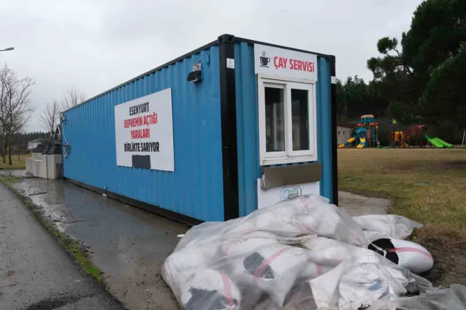 Esenyurt'ta skandal: Deprem yardımları 2 yıl sonra depodan çıktı Esenyurt'ta skandal: Deprem yardımları 2 yıl sonra depodan çıktı