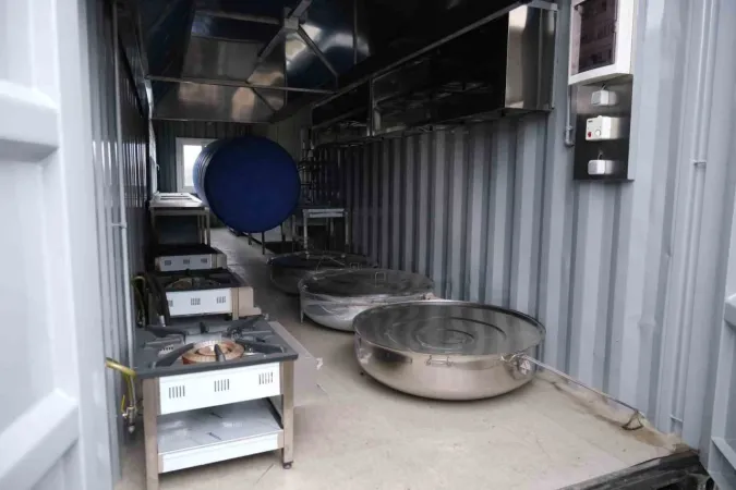 Esenyurt'ta skandal: Deprem yardımları 2 yıl sonra depodan çıktı Esenyurt'ta skandal: Deprem yardımları 2 yıl sonra depodan çıktı