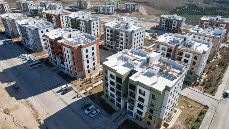 Adana’da depremzedeler için yapılan TOKİ konutlarının inşası sürüyor Adana’da depremzedeler için yapılan TOKİ konutlarının inşası sürüyor