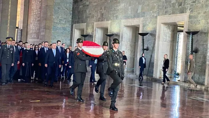 Bakan Bak’tan gençler ve sporcularla Anıtkabir’e ziyaret Bakan Bak’tan gençler ve sporcularla Anıtkabir’e ziyaret