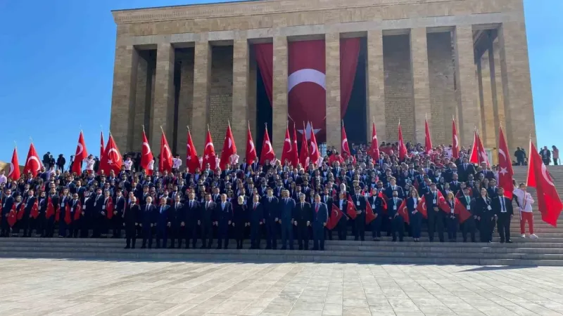 Bakan Bak’tan gençler ve sporcularla Anıtkabir’e ziyaret Bakan Bak’tan gençler ve sporcularla Anıtkabir’e ziyaret