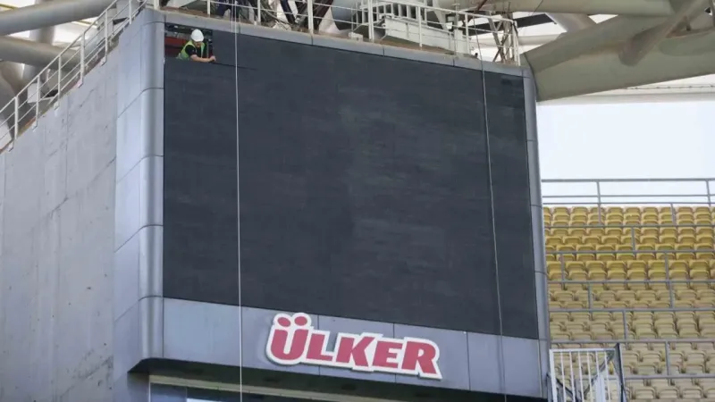 Fenerbahçe stadındaki scoreboardlar yenileniyor Fenerbahçe stadındaki scoreboardlar yenileniyor