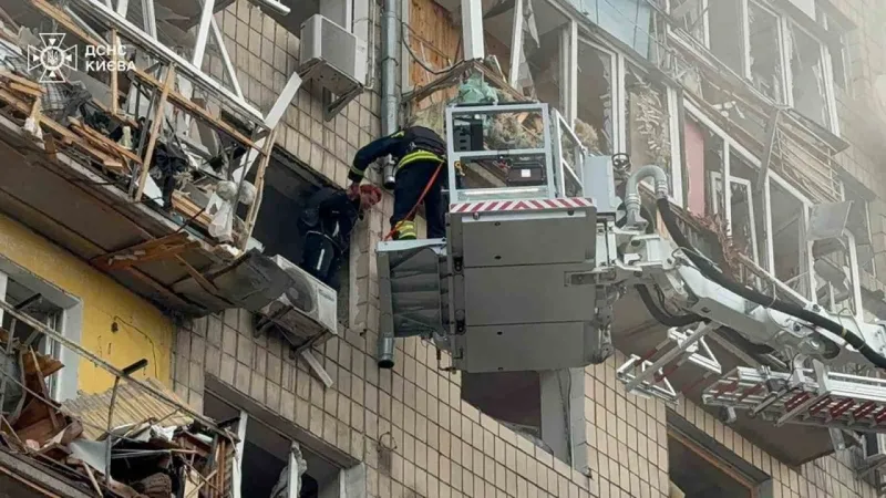 Rus ordusundan Ukrayna’nın başkenti Kiev’e saldırı: 14 ölü, 60 yaralı Rus ordusundan Ukrayna’nın başkenti Kiev’e saldırı: 14 ölü, 60 yaralı