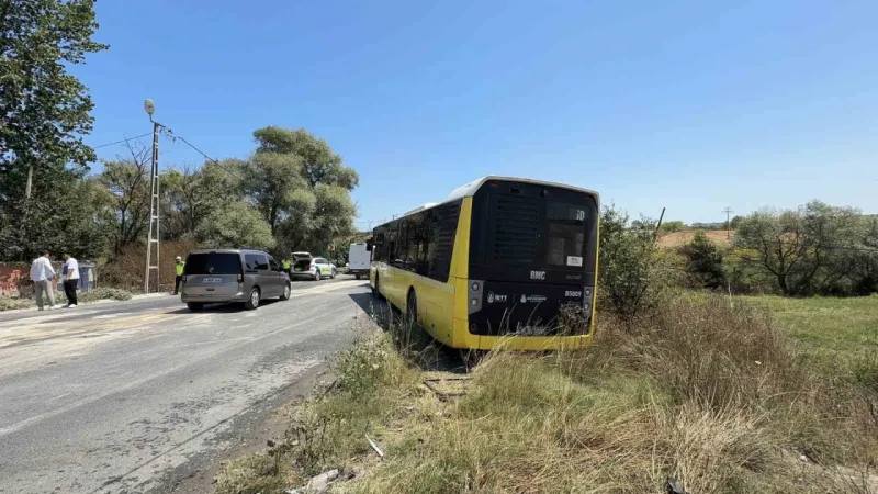 Arnavutköy’de İETT otobüsü ile otomobil kafa kafaya çarpıştı: 1 ölü Arnavutköy’de İETT otobüsü ile otomobil kafa kafaya çarpıştı: 1 ölü