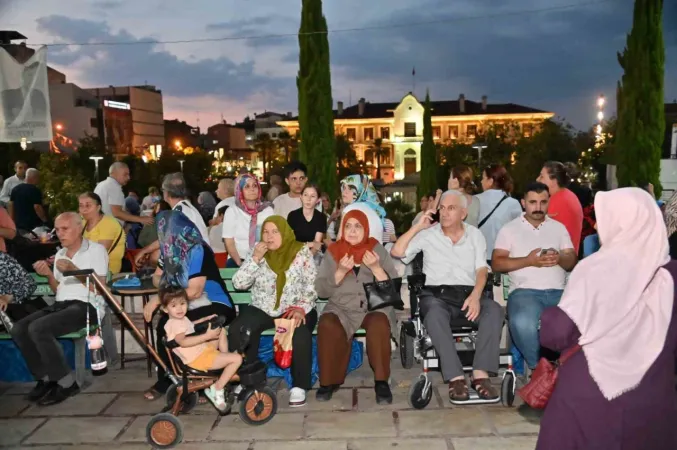 Ferdi Zeyrek vefatının 52. gününde dualarla anıldı Ferdi Zeyrek vefatının 52. gününde dualarla anıldı