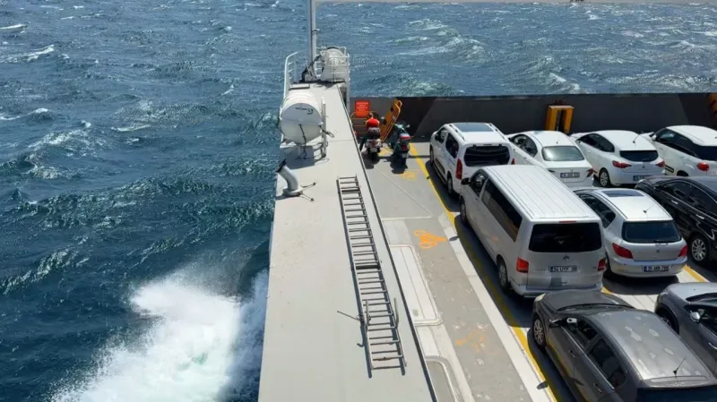 Marmara Denizi’nde etkili olan poyraz deniz ulaşımında aksamalara neden oldu