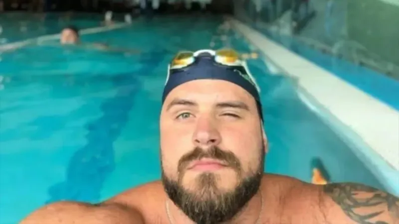 Rus yüzücü İstanbul Boğazı’nda yapılan yüzme yarışında kayboldu Rus yüzücü İstanbul Boğazı’nda yapılan yüzme yarışında kayboldu