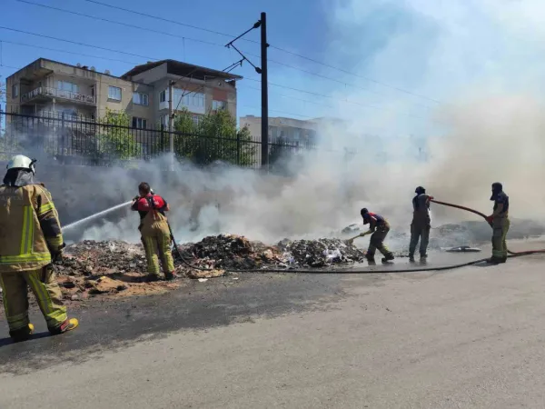 Çankırı: "CHP yönetiminde İzmir adeta açık hava çöplüğüne dönüştü" Çankırı: "CHP yönetiminde İzmir adeta açık hava çöplüğüne dönüştü"