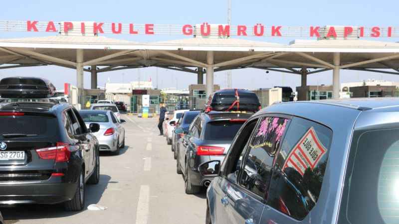 Gurbetçilerin bayram için Türkiye’ye girişleri başladı Gurbetçilerin bayram için Türkiye’ye girişleri başladı