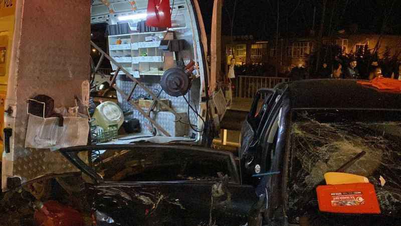 Bahçelievler'de zincirleme kaza: 1 ölü 3 yaralı  Bahçelievler'de zincirleme kaza: 1 ölü 3 yaralı