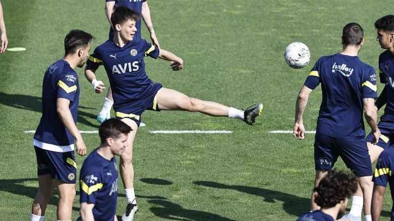 Fenerbahçe, Arda Güler’in sözleşmesini 2025 yılına kadar uzattı Fenerbahçe, Arda Güler’in sözleşmesini 2025 yılına kadar uzattı