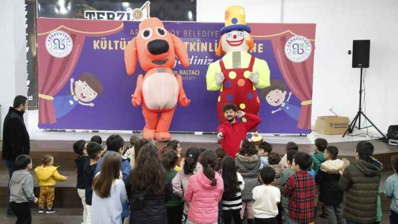 Arnavutköy’de çocuklar hafta sonu eğlenceye doyuyor Arnavutköy’de çocuklar hafta sonu eğlenceye doyuyor