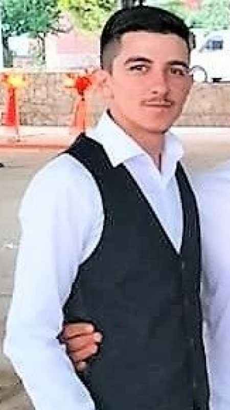 İşe giderken pusuya düşürülen genç, 3 kurşunla hayatını kaybetti İşe giderken pusuya düşürülen genç, 3 kurşunla hayatını kaybetti