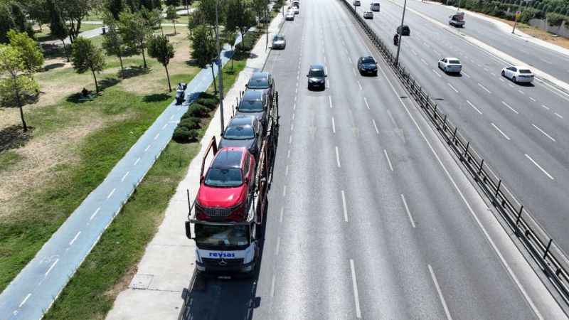 İstanbul’a tırlarla Togg geldi İstanbul’a tırlarla Togg geldi