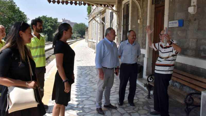 Koleksiyondaki Atatürk fotoğraflarını görünce duygulandı Koleksiyondaki Atatürk fotoğraflarını görünce duygulandı