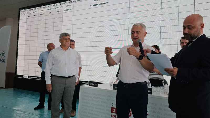 Kuyucak'ta TOKİ kuraları çekildi Kuyucak'ta TOKİ kuraları çekildi