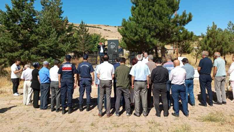 Halk Ozanı Aşık Veysel mezarı başında anıldı Halk Ozanı Aşık Veysel mezarı başında anıldı