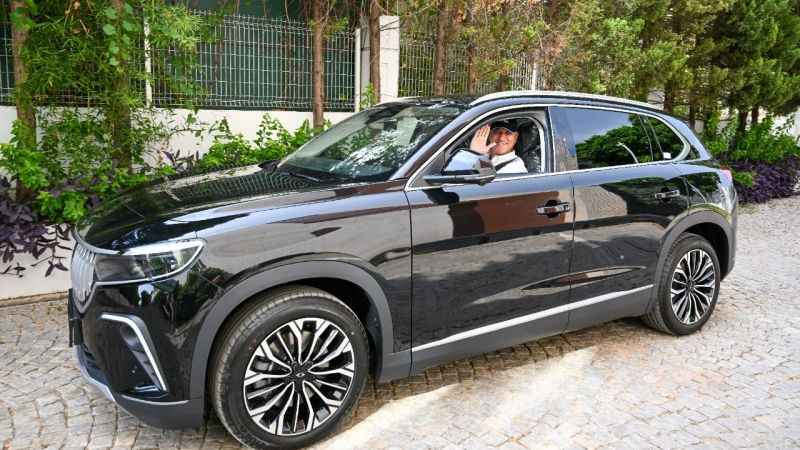 ATSO, Türkiye'nin ilk yerli otomobili Togg'u teslim aldı ATSO, Türkiye'nin ilk yerli otomobili Togg'u teslim aldı