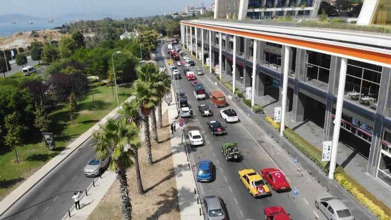 Klasik otomobillerden Zafer Bayramı’na özel konvoy Klasik otomobillerden Zafer Bayramı’na özel konvoy